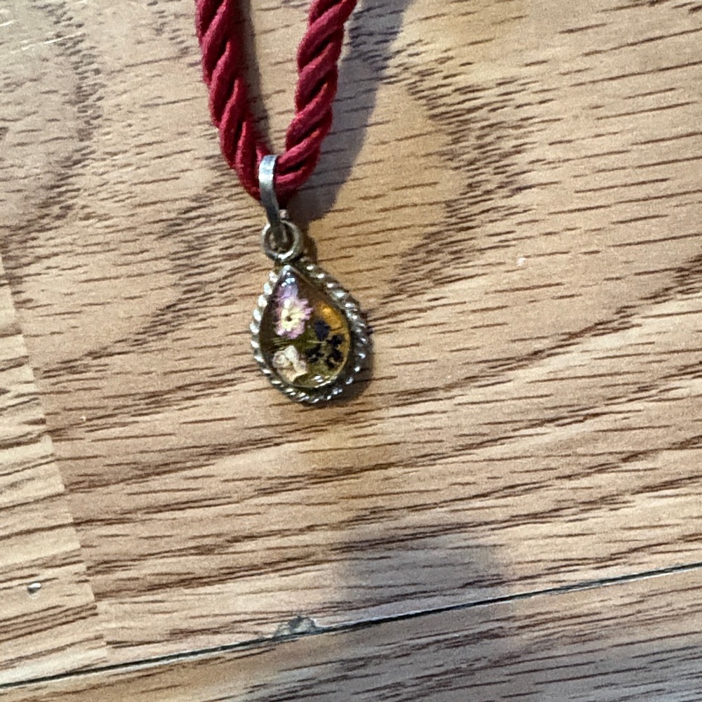 VINTAGE .925 STERLING SILVER PRESSED FLOWER PENDANT RED SILK CORDED 15" NECKLACE - Picture 8 of 9